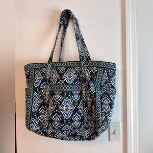 Vera Bradley Stylish Large Weekend Zippered Tote Bag